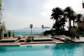 1835 White Palm Hotel