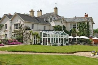 Summer Lodge Hotel