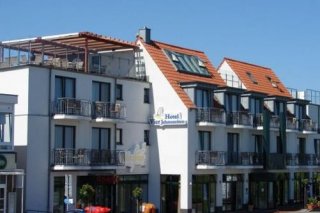 Vier Jahreszeiten am Yachthafen