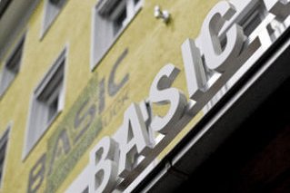 Basic Hotel: